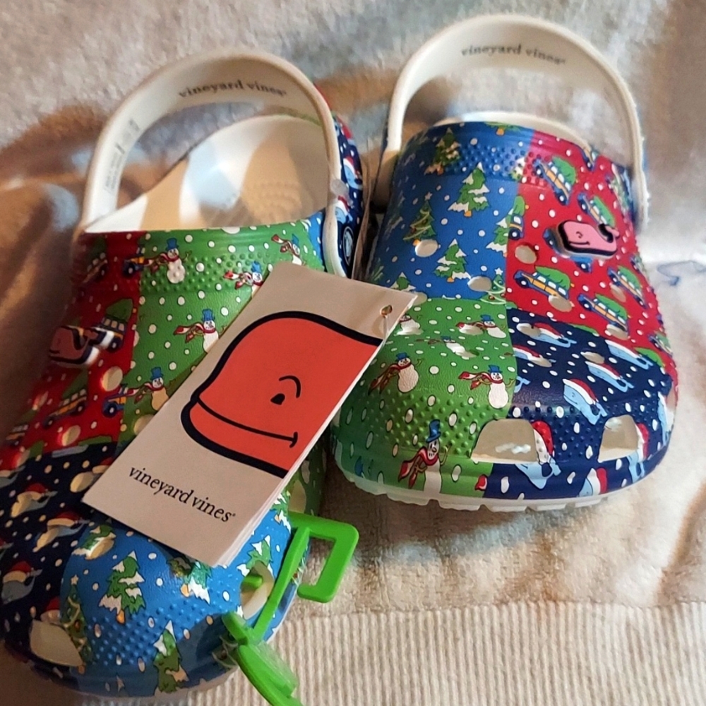 Cocs  Christmas Vineyard Vines Limited Edition, woman's  6.5/7-  girls J3